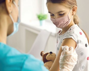 O Que a Aprovação da Vacina Pfizer para Adolescentes e Pré-Adolescentes Significa para Meu Filho?