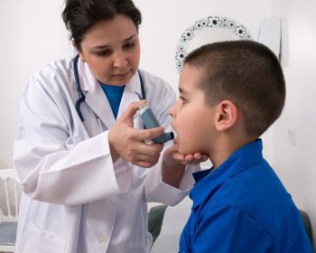 Regalo de Salud: Niños Inmigrantes Indocumentados Menores de 12 Tendrán Acceso a Plan de Salud HUSKY en 2023