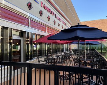 Danbury Family Diner Abre Hasta las 10 p. m. Para Acoger a Compradores Navideños