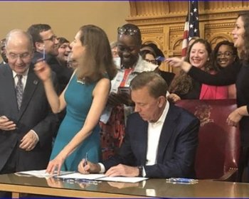 Licencia Familiar y Médica de CT vs. Licencia Pagada: Lo Que Debe Saber