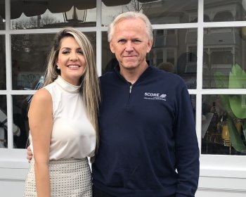 ¿Está Lanzando y Expandiendo su Negocio en 2024? ¡SCORE Puede Ser su Guía al Éxito!