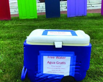 Iglesia de Danbury Ofrece Agua a Todos los que la Quieran