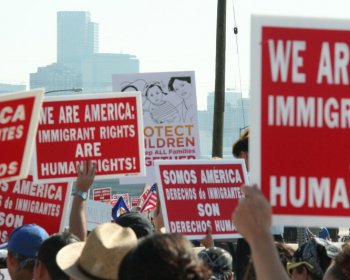 Defender a la Comunidad Indocumentada Debería Ser Fácil si Alguna Vez Fue Inmigrante Indocumentado