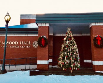 Es la Época Más Maravillosa del Año en el Centro para Personas Mayores Elmwood Hall Danbury