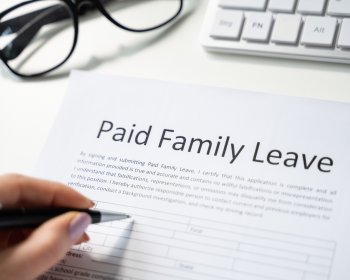 ¿Cómo Calcula la Licencia Pagada de CT el Número de Semanas de Beneficios Disponibles?