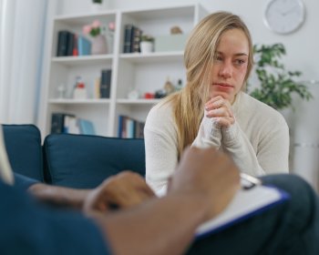 Beneficios de Licencia Pagada de Connecticut Disponibles para Víctimas de Delitos Violentos