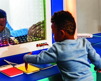 Biblioteca de Danbury Honrada com Prêmio Inaugural de Excelência em Bibliotecas Públicas por Acessibilidade e Inclusão
